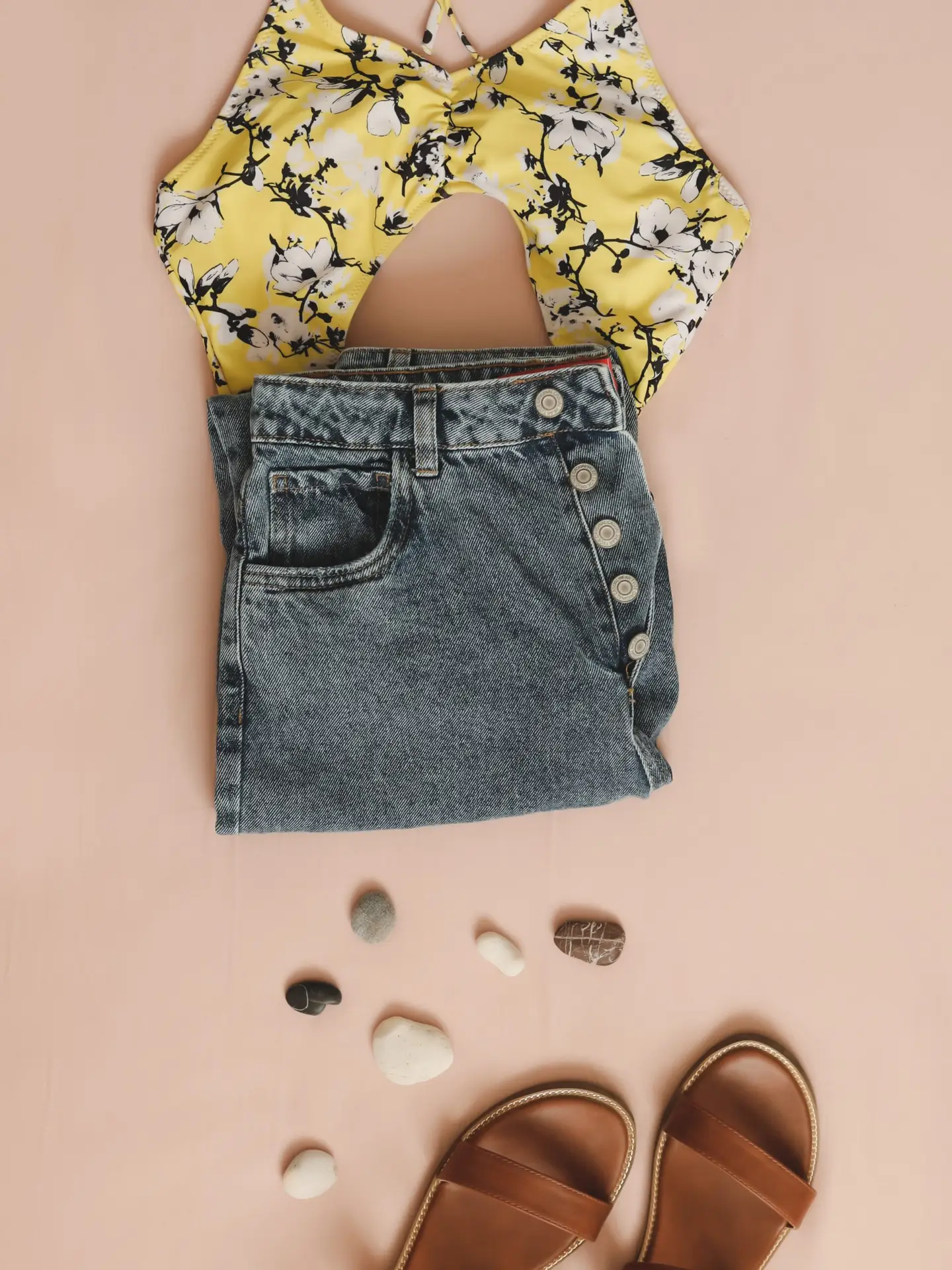 Casual and elegant outfit inspiration for summer styling.